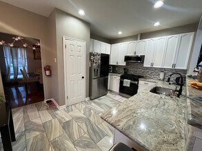 82 Windingbrook Rd in fieldsboro, NJ - Building Photo - Building Photo