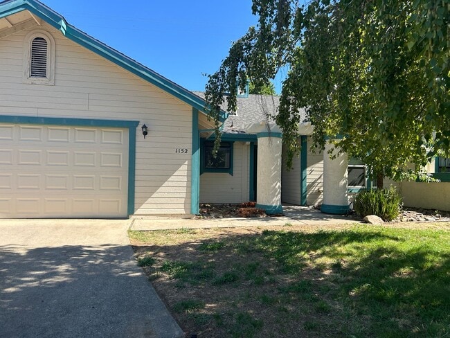 property at 1152 Bridle Ct