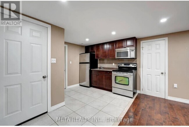 149 Riverside Dr N in Oshawa, ON - Building Photo - Building Photo