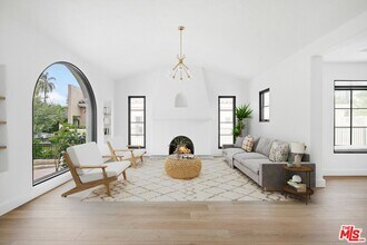 10525 Cushdon Ave in Los Angeles, CA - Building Photo - Building Photo