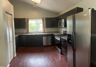 9303 Hall Cir in Anchorage, AK - Building Photo - Building Photo
