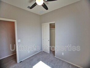 18450 W Louise Dr in Surprise, AZ - Building Photo - Building Photo