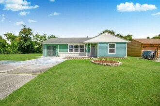 1902 W Gulf St in Baytown, TX - Building Photo - Building Photo