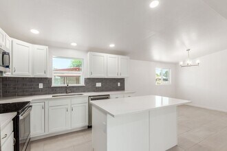 2110 N Highland Ave in Tucson, AZ - Building Photo - Building Photo