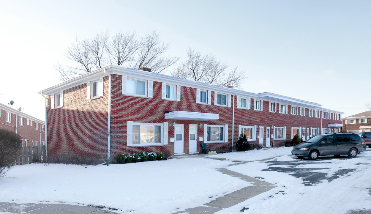 1200-1208 N Boxwood Dr in Mount Prospect, IL - Building Photo