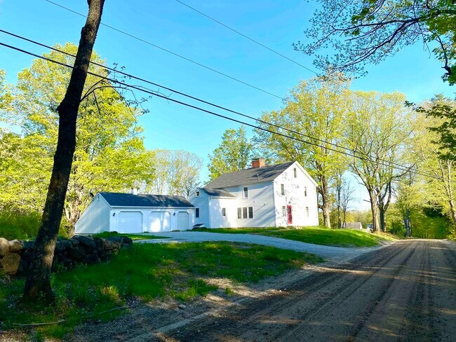 867 Quaker St in Henniker, NH - Building Photo - Building Photo