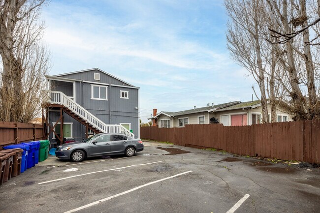 512 Barrett Ave, Unit 512 in Richmond, CA - Foto de edificio - Building Photo