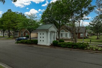 The Oaks at Schilling Farms in Collierville, TN - Building Photo - Building Photo