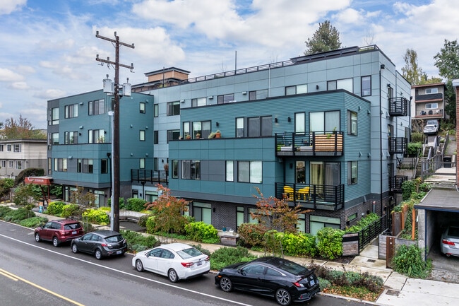 Lanterman Apartments in Seattle, WA - Building Photo - Building Photo