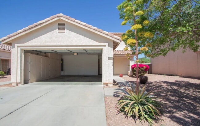 13002 W Paradise Dr in El Mirage, AZ - Building Photo - Building Photo
