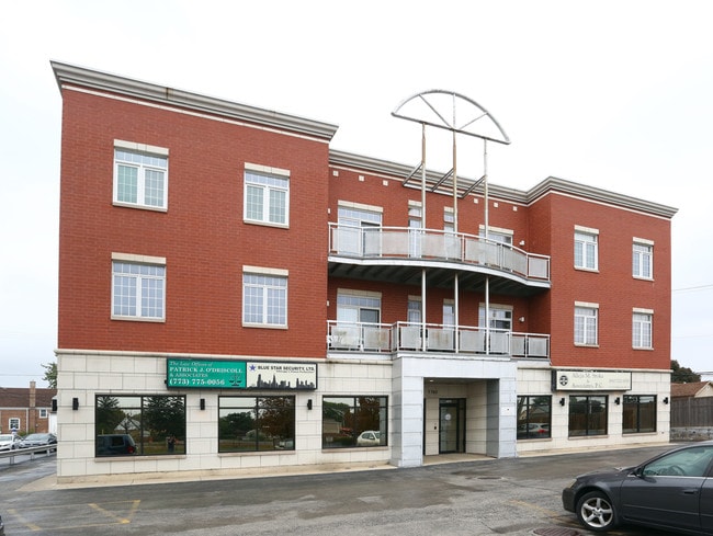 7742 W Higgins Rd in Chicago, IL - Building Photo - Building Photo