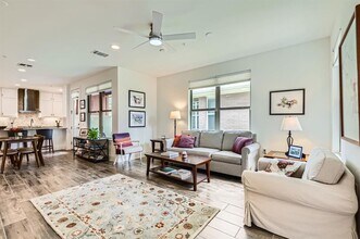 4400 Vaughan St in Austin, TX - Building Photo - Building Photo