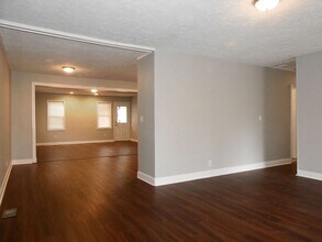 9813 East Ave in Louisville, KY - Building Photo - Building Photo