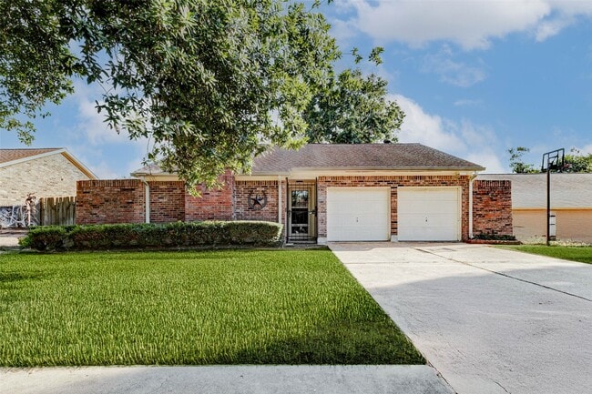 22219 Elsinore Dr