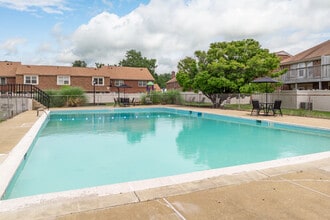 Cove Harbor Townhomes in Hampton, VA - Foto de edificio - Building Photo