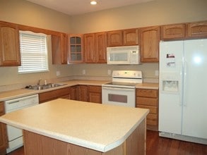 4635 Aylesbury Dr in Knoxville, TN - Foto de edificio - Building Photo