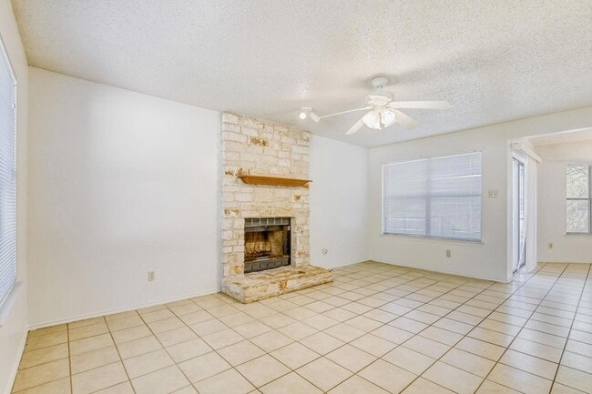7802 Topawa Cove, Unit B in Austin, TX - Foto de edificio - Building Photo