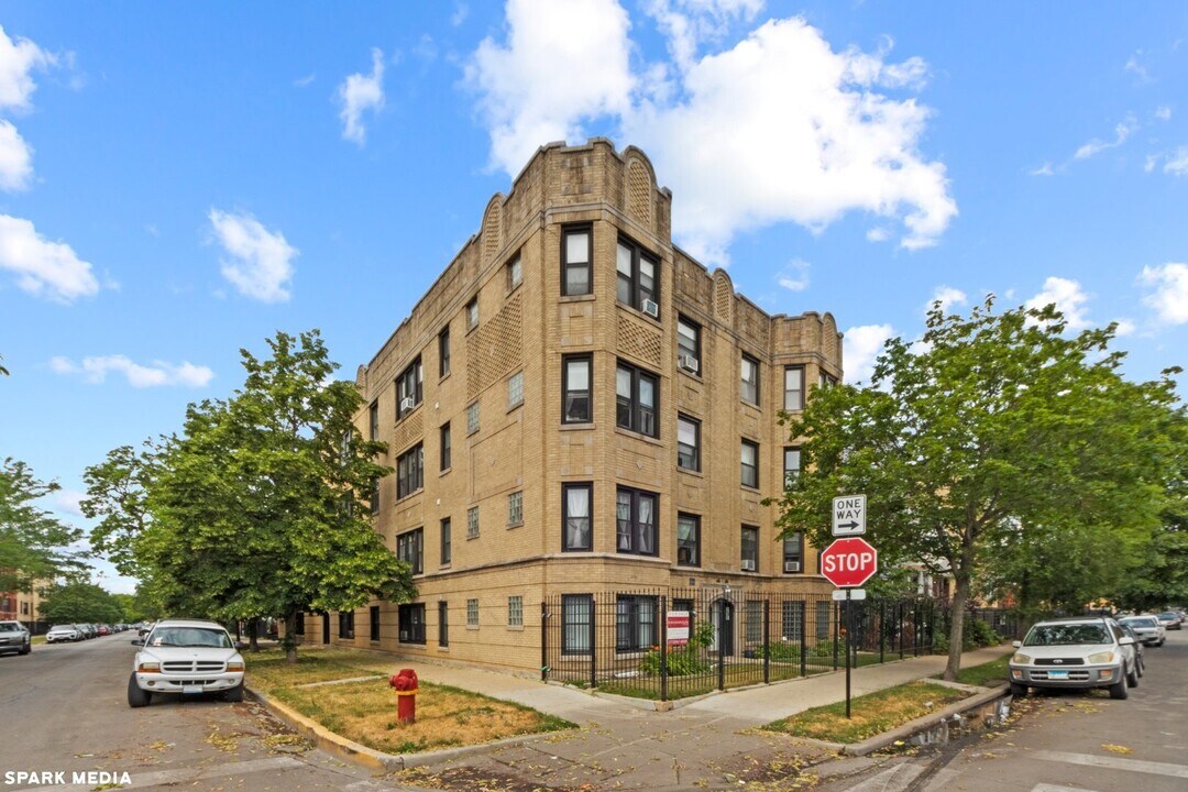 3606 W Dickens Ave in Chicago, IL - Building Photo