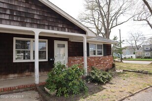 721 Burnt Tavern Rd in Point Pleasant, NJ - Building Photo