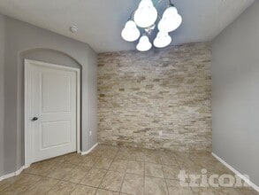 1811 Camino Cancun in Los Lunas, NM - Foto de edificio - Building Photo