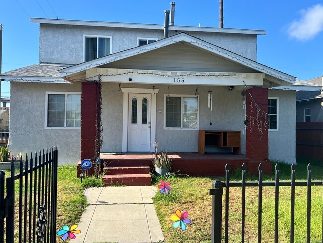 155 W 118th St in Los Angeles, CA - Foto de edificio - Building Photo