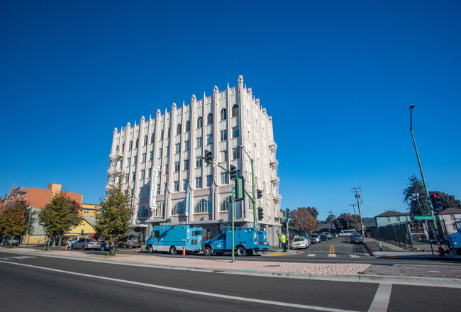 2956 International Blvd in Oakland, CA - Foto de edificio - Building Photo