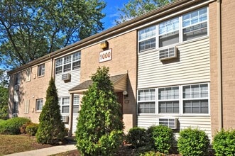 Hidden Forest in Fairless Hills, PA - Foto de edificio - Building Photo