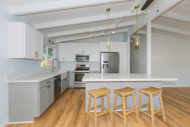 1060 Alahaki St in Kailua, HI - Building Photo - Building Photo