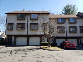 174-176 Oakland St in Manchester, CT - Building Photo