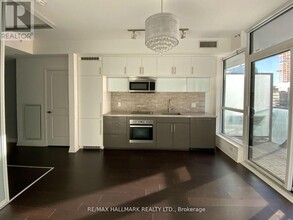 8-1208 Mercer St in Toronto, ON - Building Photo - Building Photo