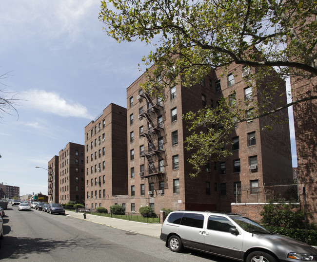 97-25 64th Avenue in Rego Park, NY - Building Photo - Building Photo