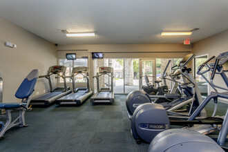 Barrewoods Apartments in Kansas City, MO - Building Photo - Interior Photo