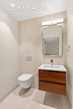 48 W 68th St in New York, NY - Foto de edificio - Building Photo