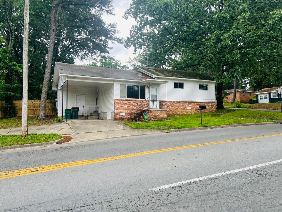 9115 W 36th St in Little Rock, AR - Building Photo