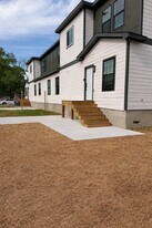 1422 W Willis St in Alvin, TX - Building Photo