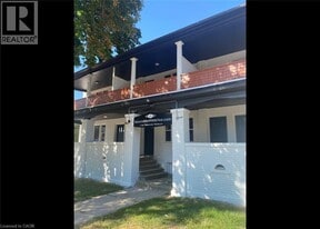 216 King St S in Waterloo, ON - Building Photo