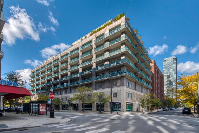 property at 910 W Madison St