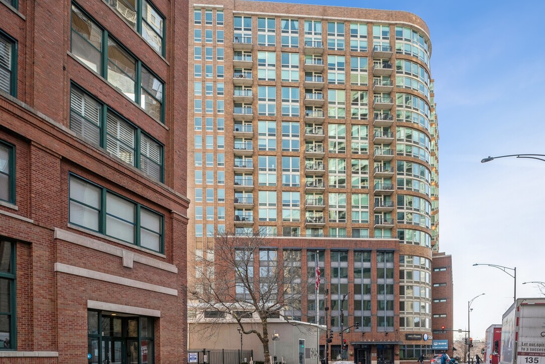 600 N Kingsbury St, Unit 1903 in Chicago, IL - Building Photo