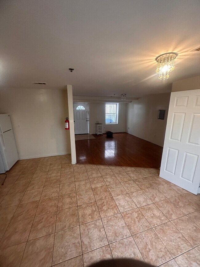 408-410 S 19th St, Unit Unit 1 in Newark, NJ - Building Photo - Building Photo