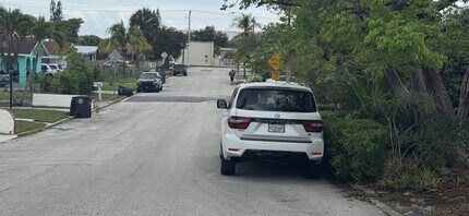 736 Omar Rd in West Palm Beach, FL - Building Photo - Building Photo