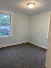 114 Hampson St, Unit 1st floor in Dracut, MA - Foto de edificio - Building Photo