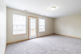 6358 Scarlet Leaf Ln in Pleasant Hill, IA - Building Photo - Building Photo