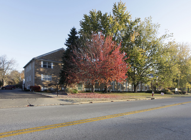 Maple Park Apartments in Canton, OH - Building Photo - Building Photo