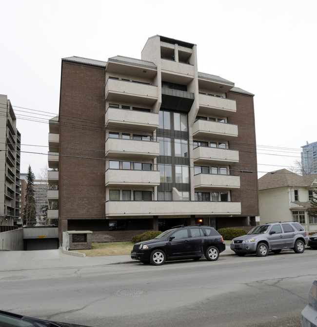 Alberta Manor in Calgary, AB - Building Photo - Primary Photo