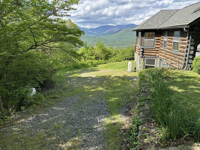 property at 1 Briar Branch Rd