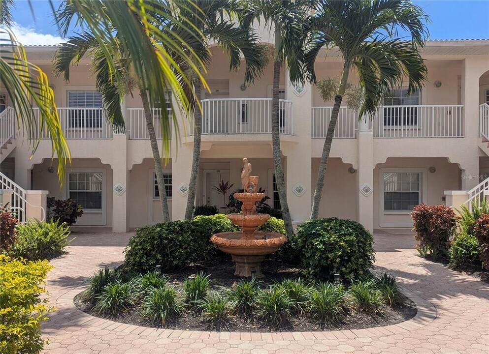 4264 Central Sarasota Pkwy in Sarasota, FL - Building Photo