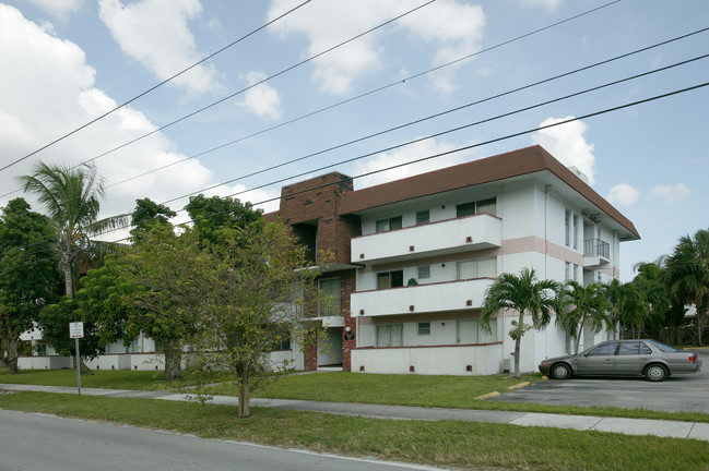 Terrace View Apartments in Miami, FL - Building Photo - Building Photo