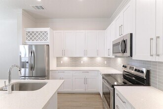 1420 Lakefront Dr in Sarasota, FL - Building Photo - Building Photo