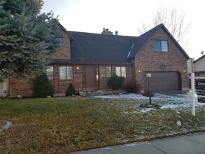 2186 Karalee Way in Sandy, UT - Foto de edificio - Building Photo