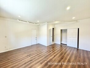 1023 Larch St in Inglewood, CA - Building Photo - Building Photo